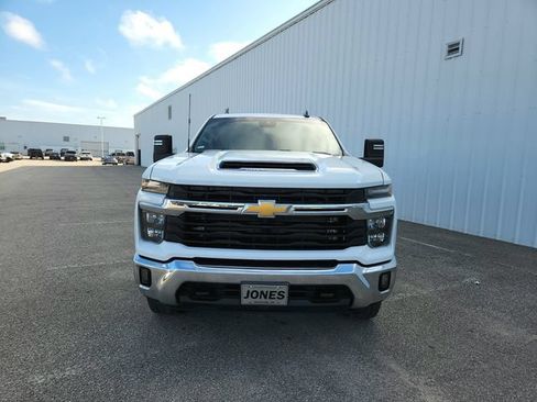 Used 2024 Chevrolet Silverado 2500 LT AWD/4WD image 4