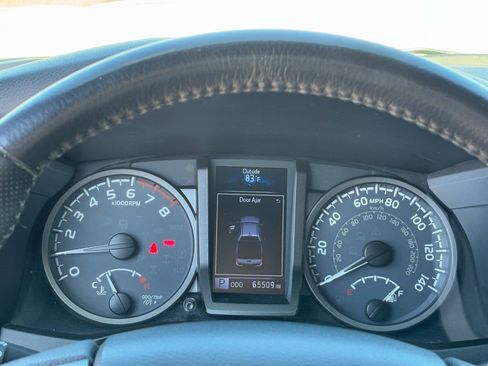 Used 2017 Toyota Tacoma TRD Sport w/ Tow Package image 21