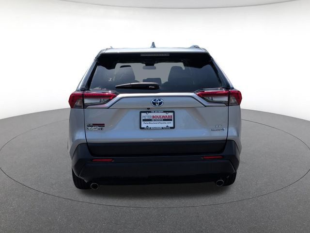 Used 2023 Toyota RAV4 LE AWD/4WD image 5