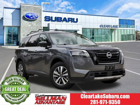 Used 2024 Nissan Pathfinder SL FWD image 1