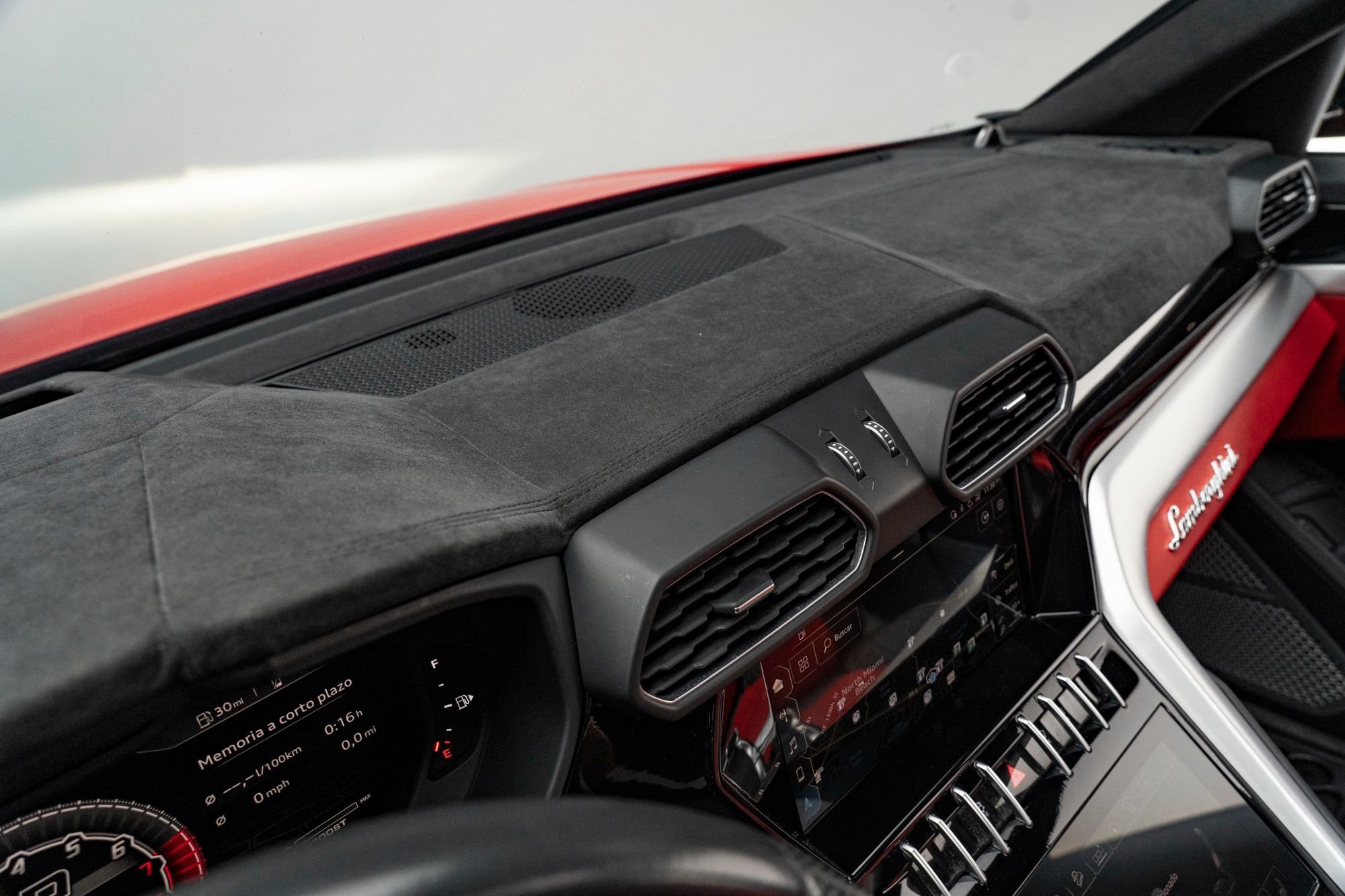 Used 2020 Lamborghini Urus AWD/4WD image 30