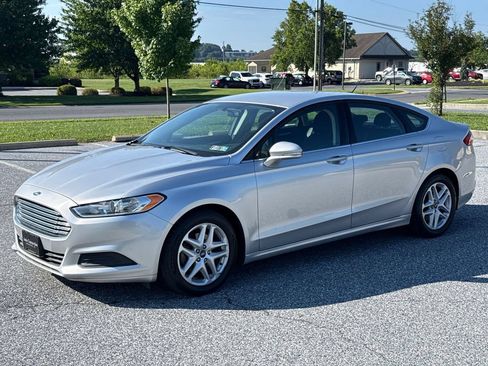 Used 2016 Ford Fusion SE FWD image 3