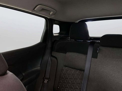 Used 2025 Nissan Kicks SV image 21