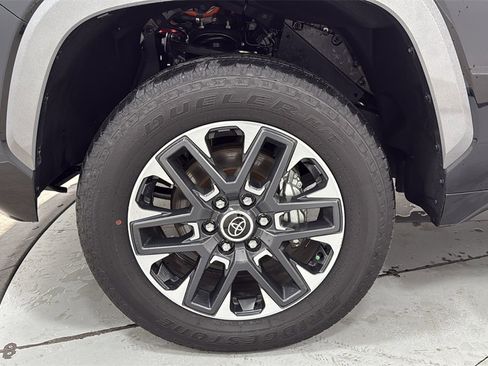 Used 2024 Toyota Tundra Limited image 24