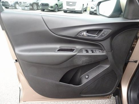 Used 2019 Chevrolet Equinox LT w/ Driver Convenience Package image 12