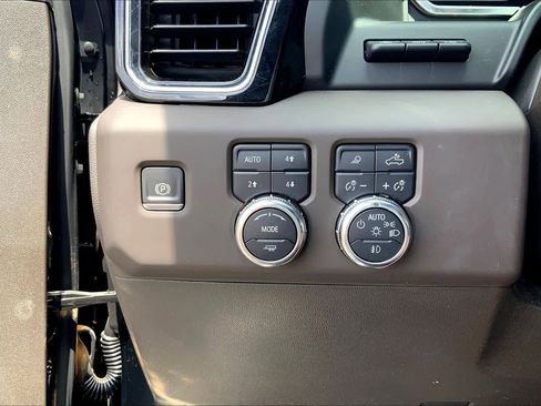 Used 2023 GMC Sierra 1500 Denali w/ Denali Reserve Package AWD/4WD image 36