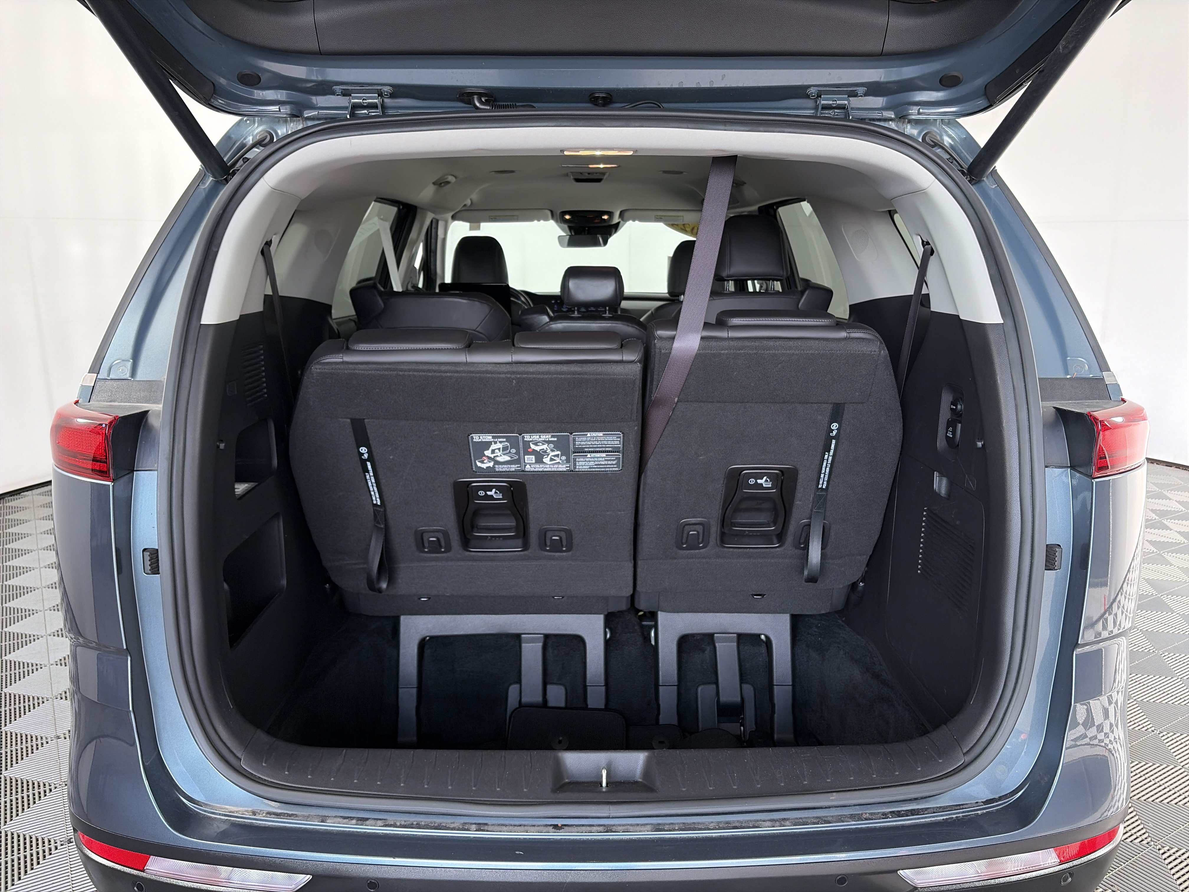 Certified 2024 Kia Carnival SX FWD image 16