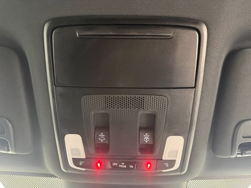 Used 2025 Honda Pilot Black Edition image 29