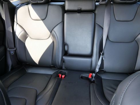 Used 2020 Jeep Cherokee Limited AWD/4WD image 13