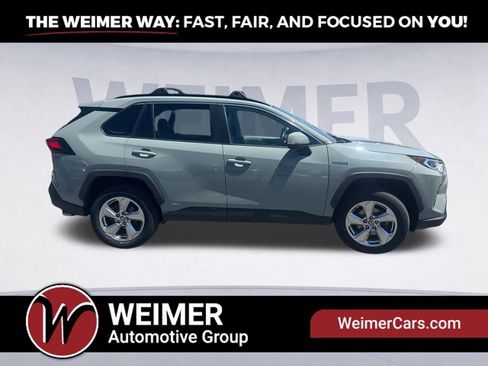 Used 2021 Toyota RAV4 XLE Premium AWD/4WD image 4