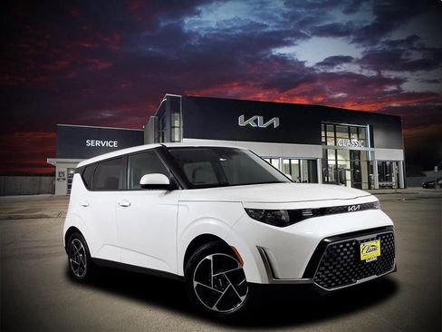 Certified 2024 Kia Soul EX image 1