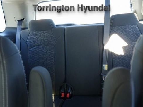 Used 2016 GMC Acadia SLE image 37