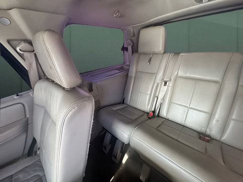 Used 2010 Lincoln Navigator 4WD image 12