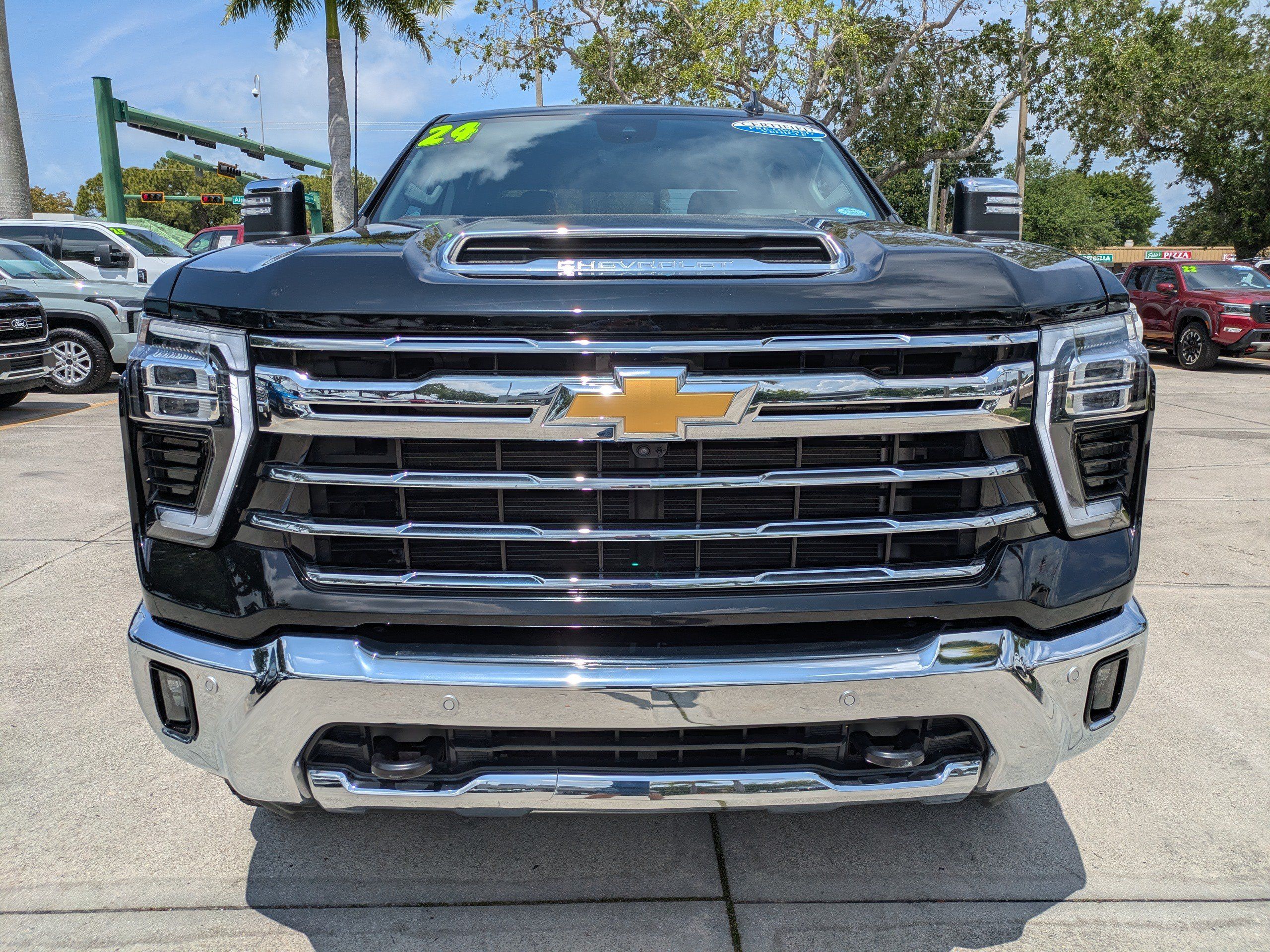 Used 2024 Chevrolet Silverado 2500 LTZ w/ LTZ Premium Package AWD/4WD image 8