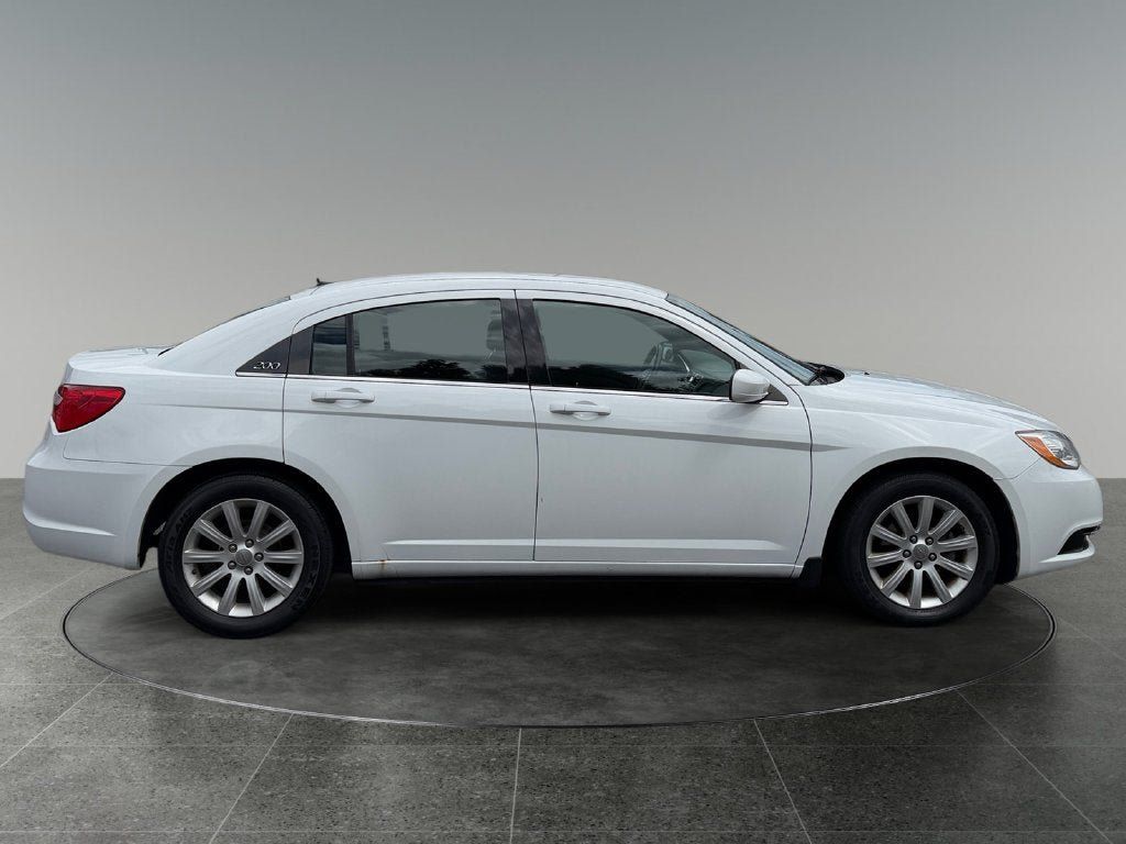 Used 2014 Chrysler 200 Touring FWD image 11