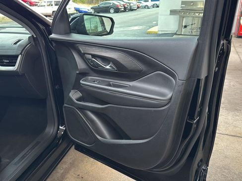 Used 2024 GMC Terrain SLT image 12