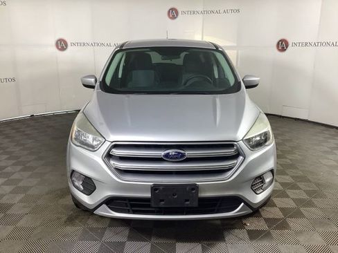Used 2017 Ford Escape SE image 2