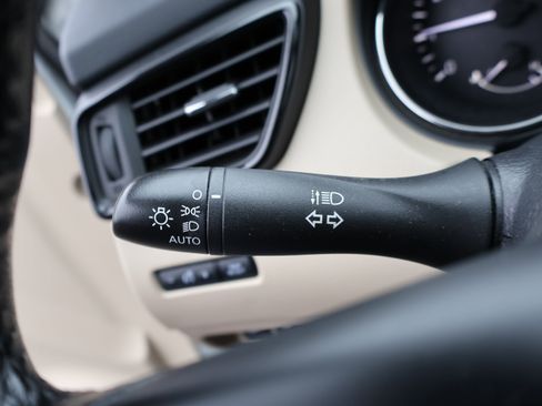 Used 2020 Nissan Rogue SV image 38