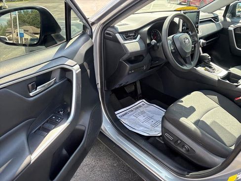 Used 2021 Toyota RAV4 XLE w/ Convenience Package FWD image 20