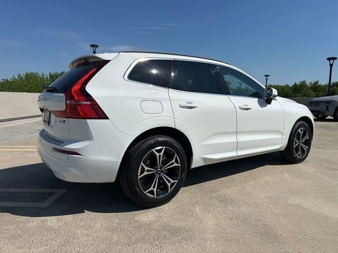 Certified 2022 Volvo XC60 B5 Momentum w/ Climate Package AWD/4WD image 9