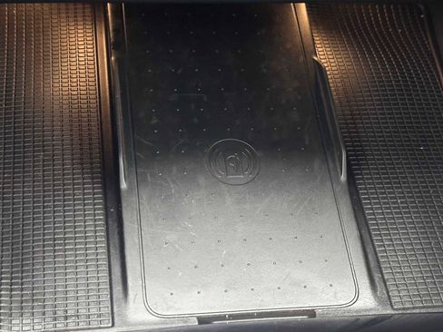 Used 2025 Volvo XC40 B5 Plus w/ Climate Package image 30