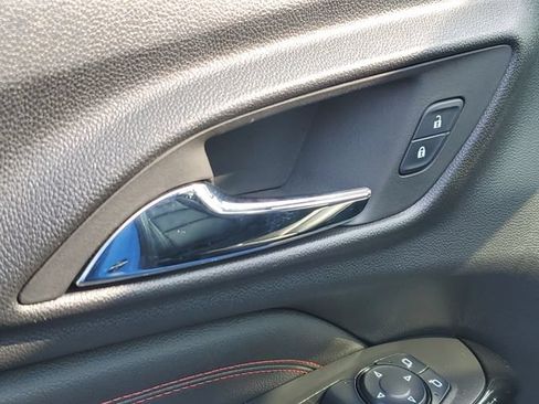 Certified 2024 Chevrolet Trax RS w/ Sunroof Package FWD image 23