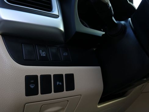 Used 2016 Toyota Highlander Limited image 19