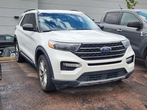 Used 2020 Ford Explorer XLT w/ Equipment Group 202A AWD/4WD image 3