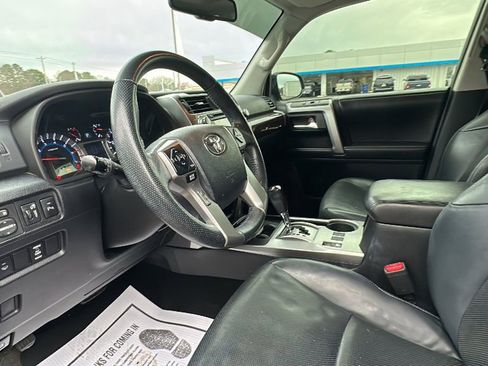 Used 2016 Toyota 4Runner SR5 image 11