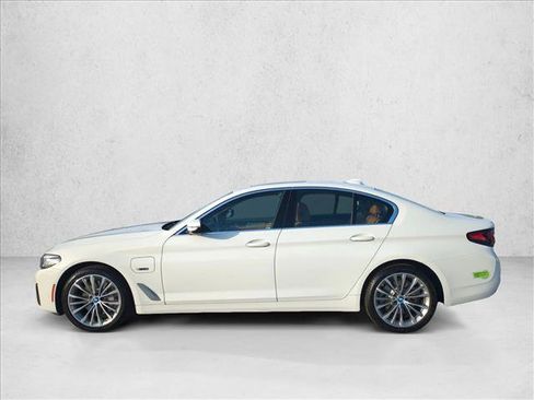 Used 2023 BMW 530e w/ Premium Package RWD image 9