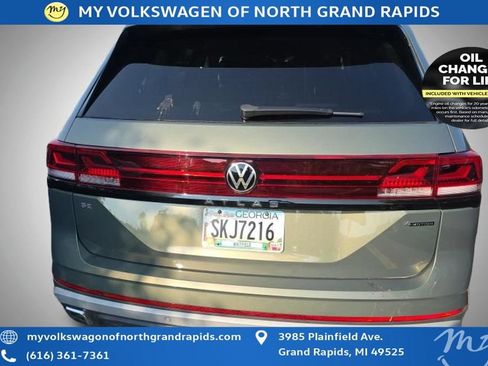 Used 2025 Volkswagen Atlas Peak Edition SE AWD/4WD image 5