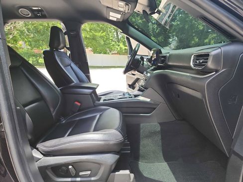Used 2020 Ford Explorer XLT w/ Equipment Group 202A image 37