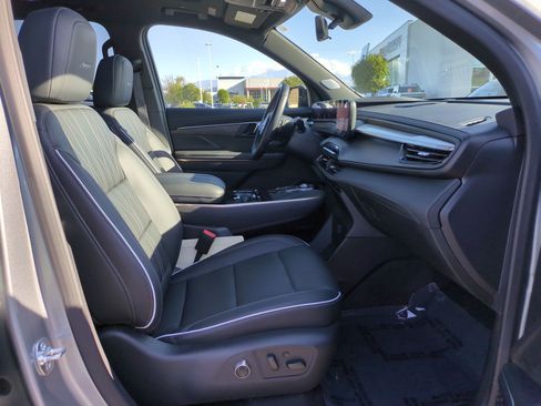 Used 2025 Buick Enclave Avenir w/ Super Cruise Package AWD/4WD image 32