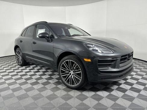 Certified 2025 Porsche Macan image 7