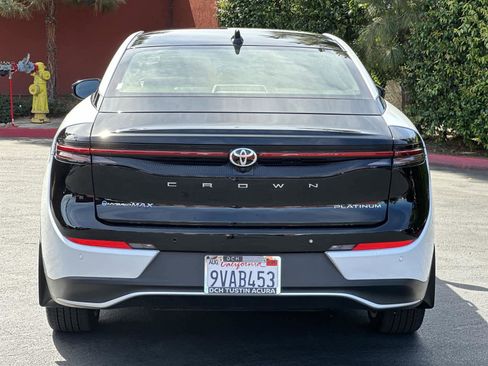 Used 2026 Toyota Crown Platinum image 5