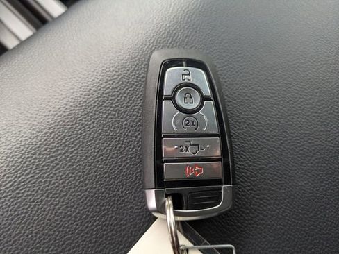 Used 2025 Ford F150 Lariat AWD/4WD image 33