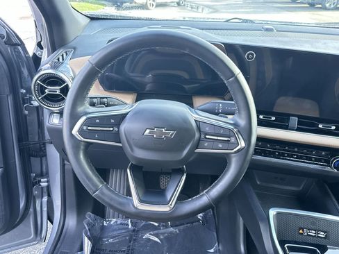 Used 2025 Chevrolet Equinox ACTIV w/ Safety and Technology Package image 18