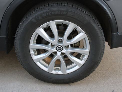 Used 2019 Nissan Rogue SV image 26