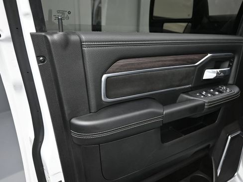Used 2026 RAM 2500 Laramie AWD/4WD image 13