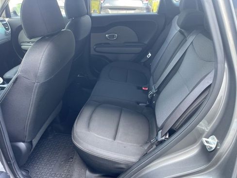 Used 2019 Kia Soul + image 13
