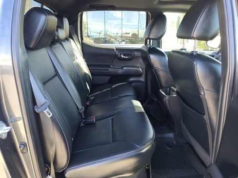 Used 2023 Toyota Tacoma TRD Off-Road w/ TRD Premium Off Road Package image 33