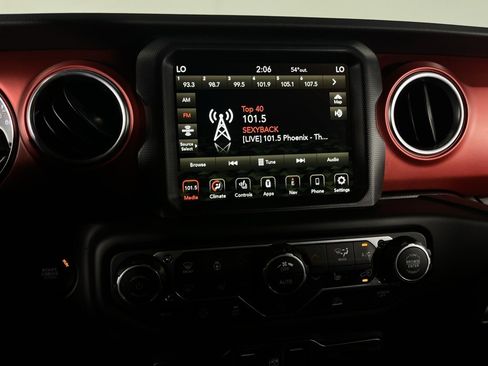 Certified 2022 Jeep Gladiator Rubicon w/ Cold Weather Group image 18