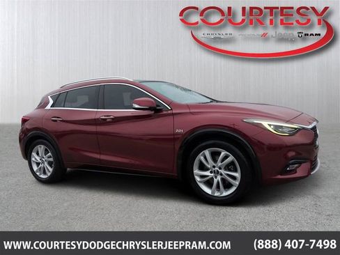 Used 2017 INFINITI QX30 Premium w/ Navigation Package image 1