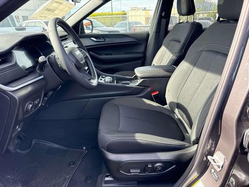 New 2025 Jeep Grand Cherokee Laredo X image 21