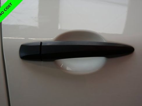 Used 2023 Nissan Rogue S image 86