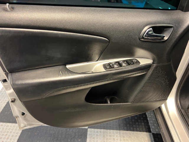 Used 2012 Dodge Journey SXT w/ Flexible Seating Group FWD image 7