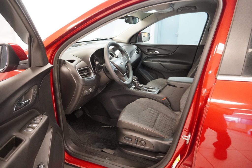 Used 2023 Chevrolet Equinox LT AWD/4WD image 12
