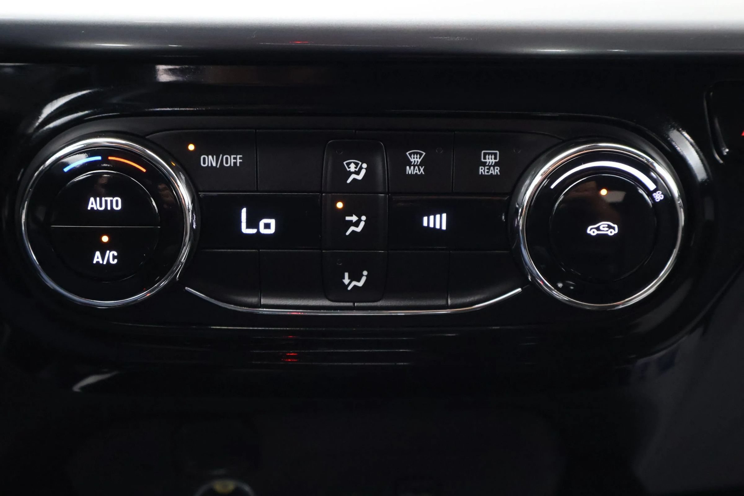 Used 2026 Chevrolet Trax LT FWD image 32