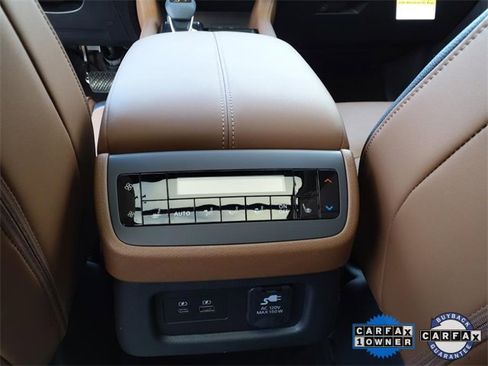 Certified 2024 Nissan Pathfinder Platinum w/ Black Appearance Package image 11