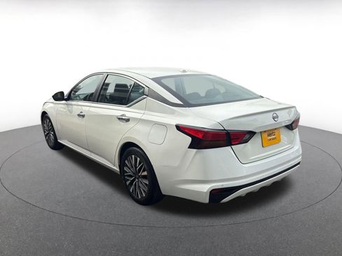 Used 2025 Nissan Altima 2.5 SV image 11